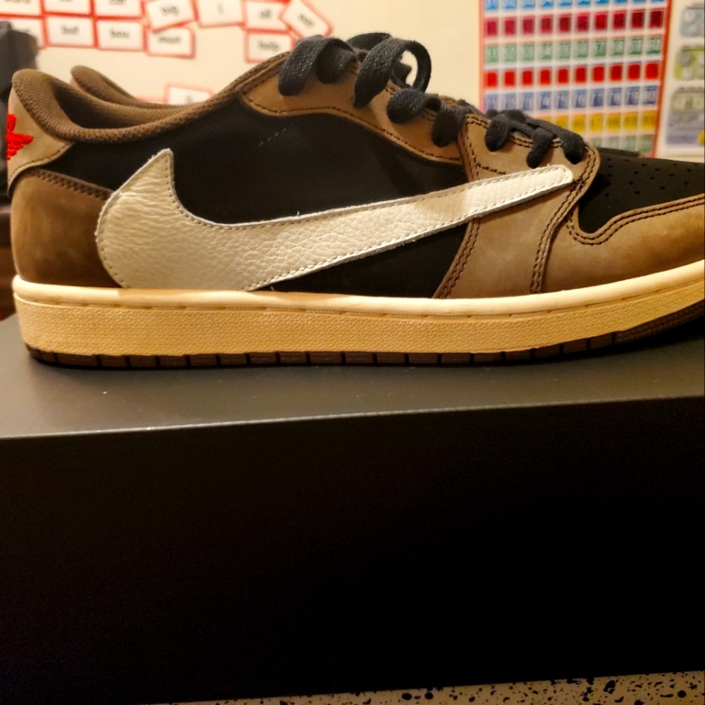 Air Jordan 1 Retro Low Travis Scott Sneakers